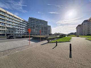 Afgesloten garagebox (-1) te huur in Nieuwpoort-Bad. De garagebox is gelegen in de residentie Morgenzon, Franslaan 121 en is voorzien van...