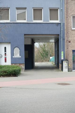 Ruime garage voor 2 auto's met electrische poort in het centrum van Halle.<br />Voor info kan je ons altijd contacteren via info@destryker.be of tel 02/356.61.60