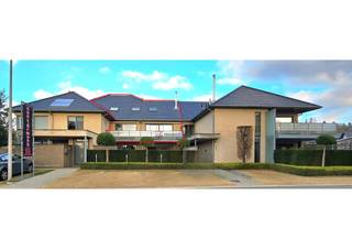 Voor een afspraak bel Kim 0473 72 33 62.Rustig, landelijk gelegen luxeappartement met 3 ruime slaapkamers en een groot zuid gericht terras ( 29 m² )...