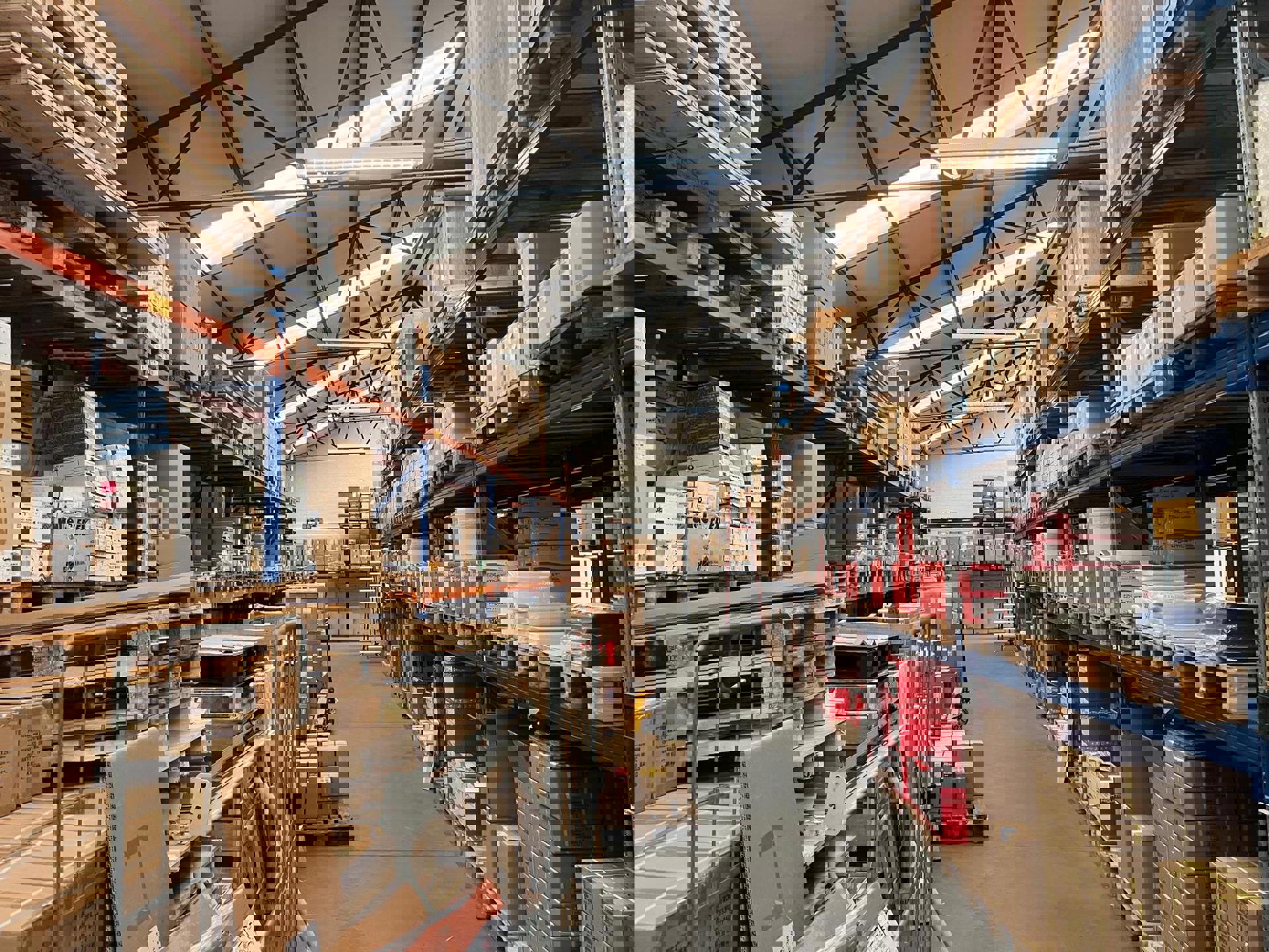 Bedrijfsgebouw met magazijn en kantoren - foto 3