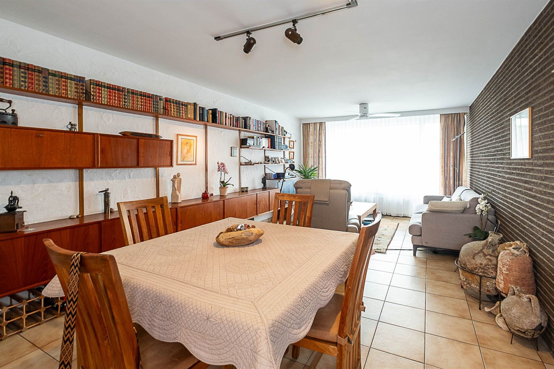 Appartement 3° verdeiping met 2 slaapkamers, 2 terrassen en garagebox (+€22.000) - foto 4