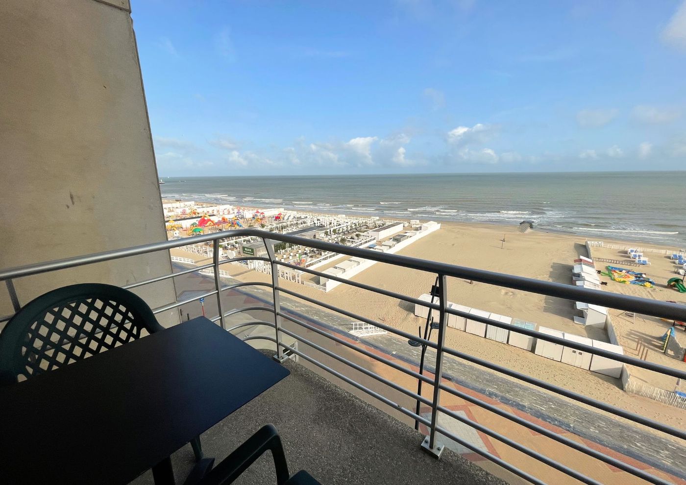 Ingerichte en instpaklare studio met zeezicht gelegen op de Zeedijk van Blankenberge - foto 5