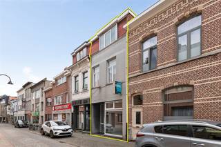 In het hart van Duffel bevindt zich dit veelzijdige pand met een handelsgelijkvloers en bovenliggende woonst in duplexvorm. Deze eigendom biedt...
