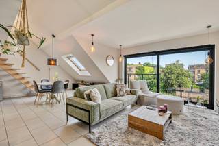 Een absolute topper!!! Dit ruime appartement is gelegen in het centrum van Zelzate. Op wandelafstand vind je hier diverse speciaalzaken,...