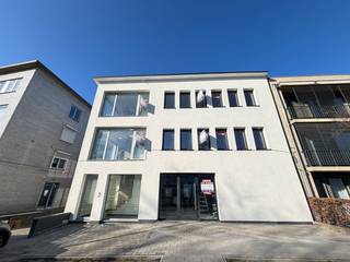 Casco  kantoor op supercentrale ligging in Merksem. Het gelijkvloers is gelegen in een volledig gerenoveerd gebouw en is geschikt voor tal...