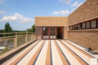 Dit zeldzaam en authentiek Art- Déco penthouse (ca 172 m² + ca 80 m² terrassen) vinden we terug in de befaamde residentie "Elsdonk" nov Léon...