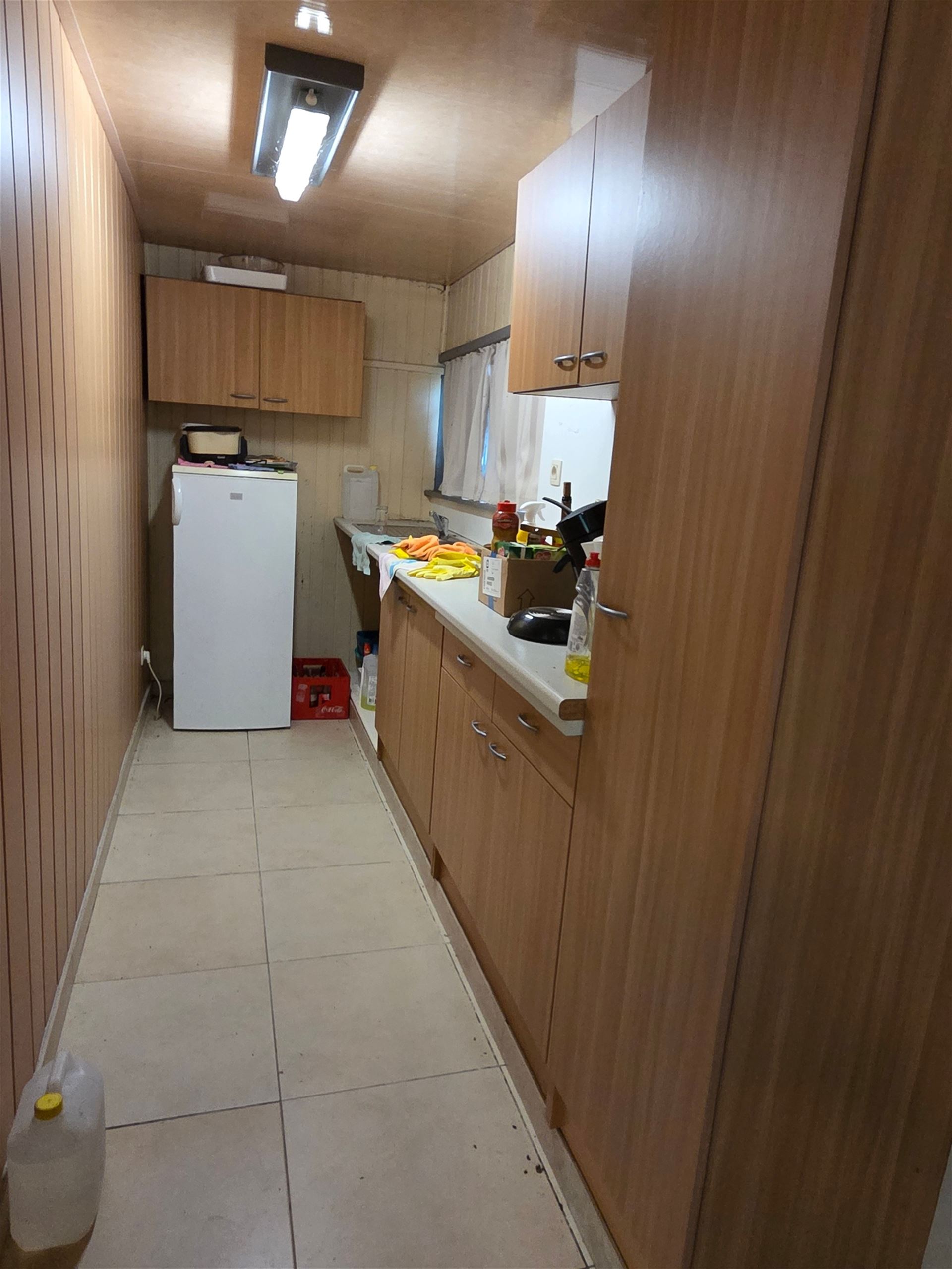 Prachtig gelegen chalet omkaderd in het groen met 2 grote vijvers gelegen op een perceel van 75a40ca. Zuid gericht. - foto 4