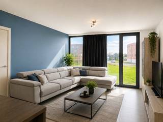 omvattende een inkomhal met apart toilet, prachtige living met volledig ingerichte open leefkeuken en aanpalende terras, grote berging, volledig ingerichte moderne ruime badkamer, 3 slaapkamers en garage<br /><br />HP appartement = 845 €/maand<br />HP garage (verplicht bij te huren) = 50 €/maand<br />voorschot HL = 50 €/maand