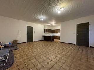 Centraal, in een rustige straat gelegen ruim appartement; grote leefruimte met open keuken, 3 slpks, berging, kelderberging, inpandige...