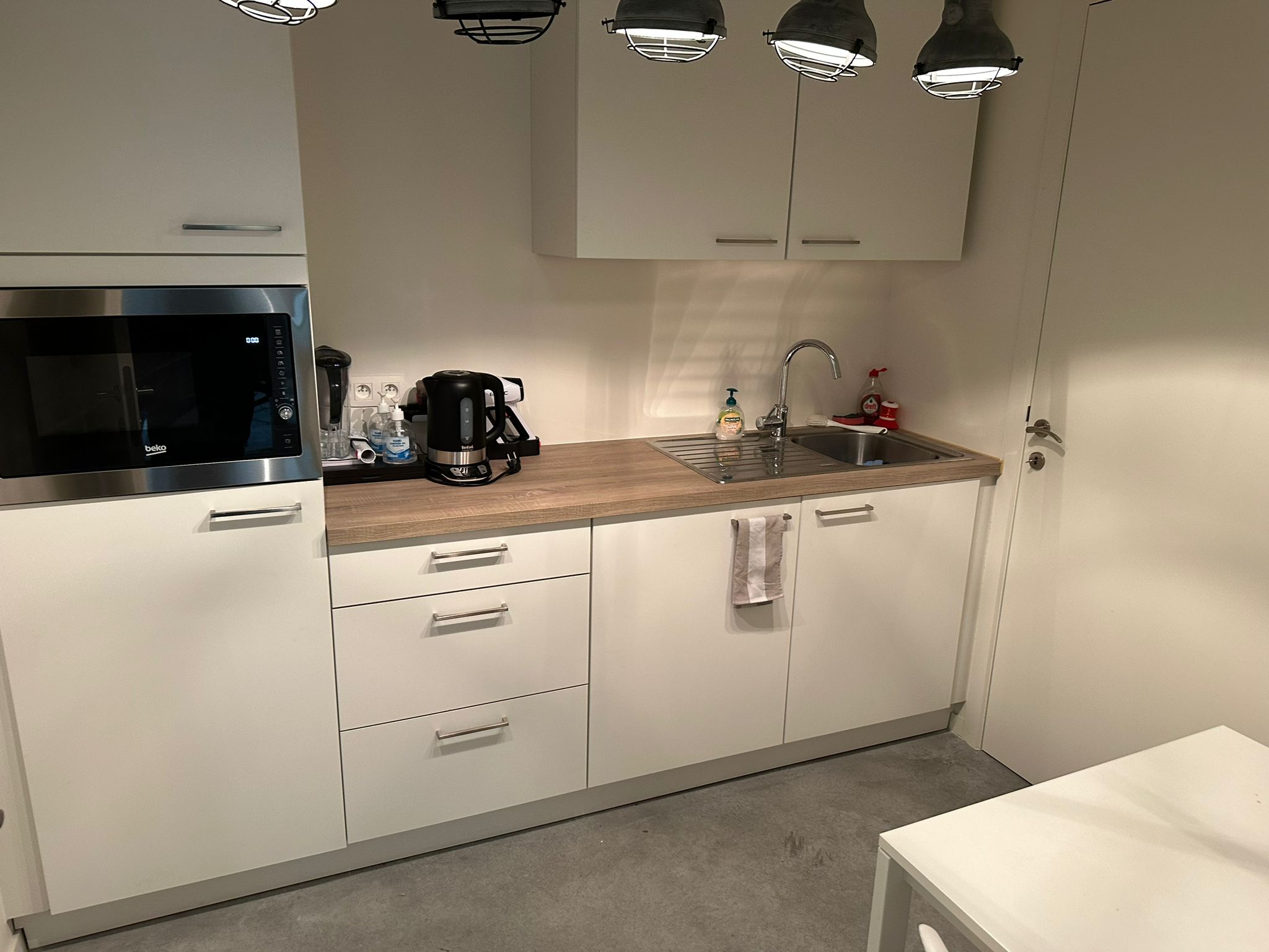 Praktijkruimte te huur in het centrum van VEURNE - foto 5