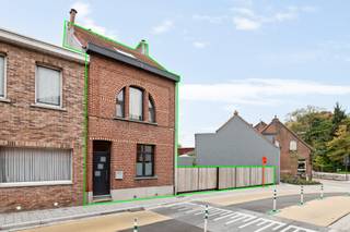 Deze instapklare woning met magazijn van 200 m² is ideaal voor wie wonen en werken wil combineren. De woning is grondig gerenoveerd in 2022 en...