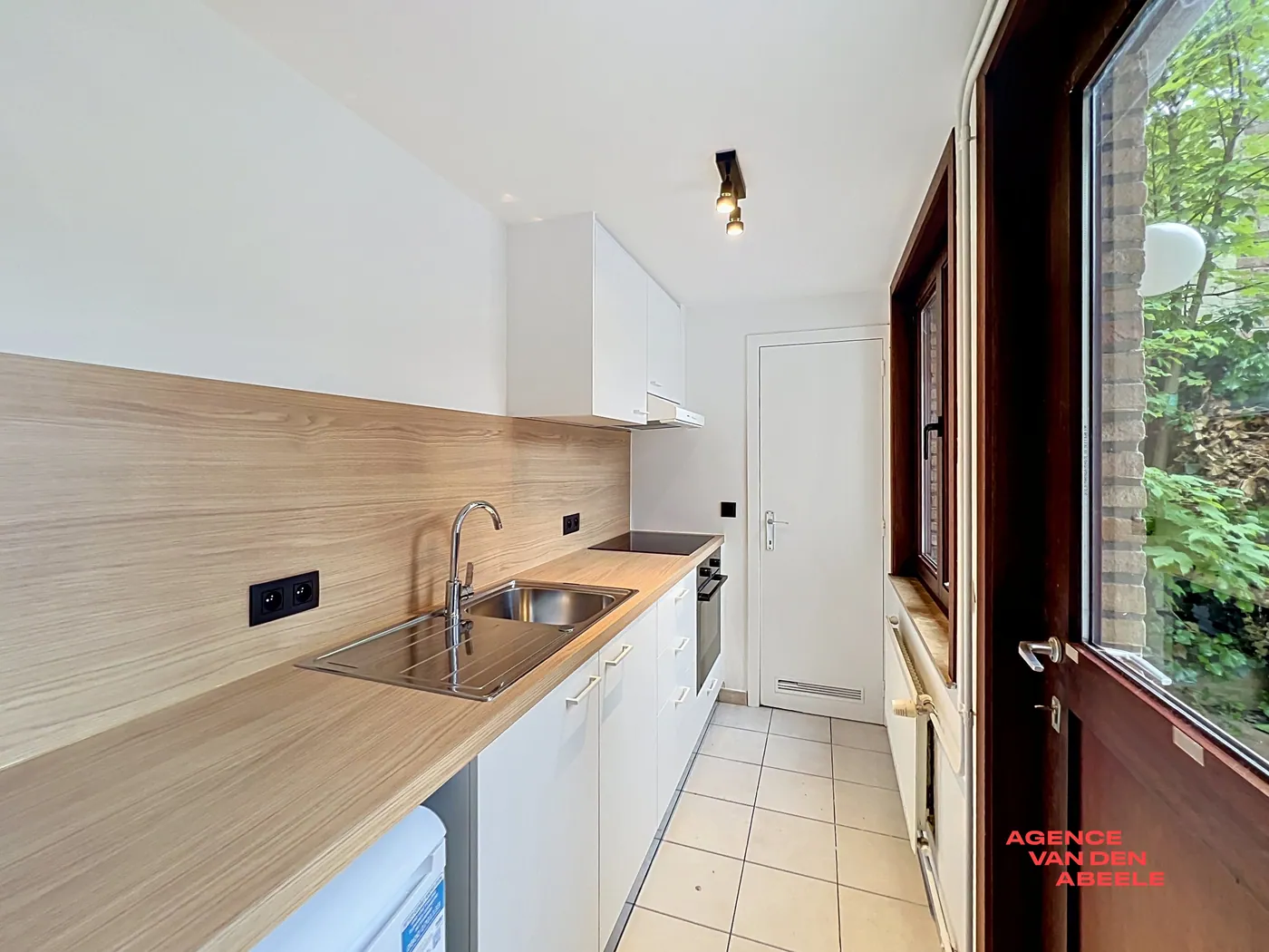 Charmante woning met 2 slaapkamers en moderne badkamer in hartje Brugge - foto 4