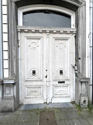 Historische notariswoning in het centrum van Eeklo. Dit voormalige kantoorgebouw leent zich uitstekend voor een bestemming als vrij beroep of voor...