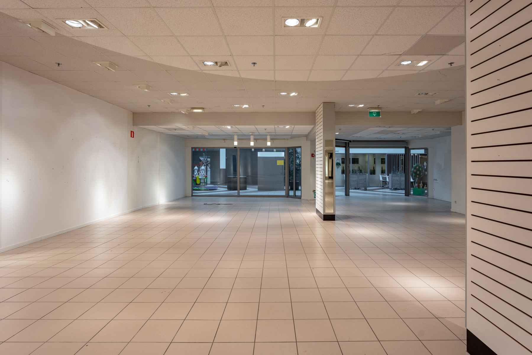 Commercieel gelijkvloers vlakbij de ingang in shoppingcenter de Promenade! - foto 5