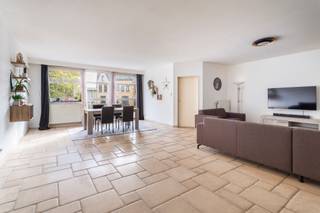 This spacious and bright apartment is located on the 2nd floor of Kruishofstraat, close to the A12 and Jan van Rijswijcklaan, ensuring easy access to Ghent, Brussels and the Netherlands. It enjoys a prime residential setting between Expowijk, Wilrijk and Park “Den Brandt”, with shops, supermarkets and restaurants within walking distance.

The large living room has big windows providing plenty of natural light and open views of the green square opposite. There is ample space for a lounge, dining area and even a home office. The adjoining kitchen was recently renovated and fitted with induction hob, dishwasher and convection oven.

At the rear, two spacious bedrooms both open onto a sunny terrace with afternoon and evening sun. Each bedroom benefits from its own bathroom: one with double sink and bath-shower, the other with separate shower.

The entrance hall offers a cloakroom, guest toilet and utility room with connections for washer and dryer. A private cellar is included.

An underground parking space must be purchased additionally for €35,000, excluding registration tax.