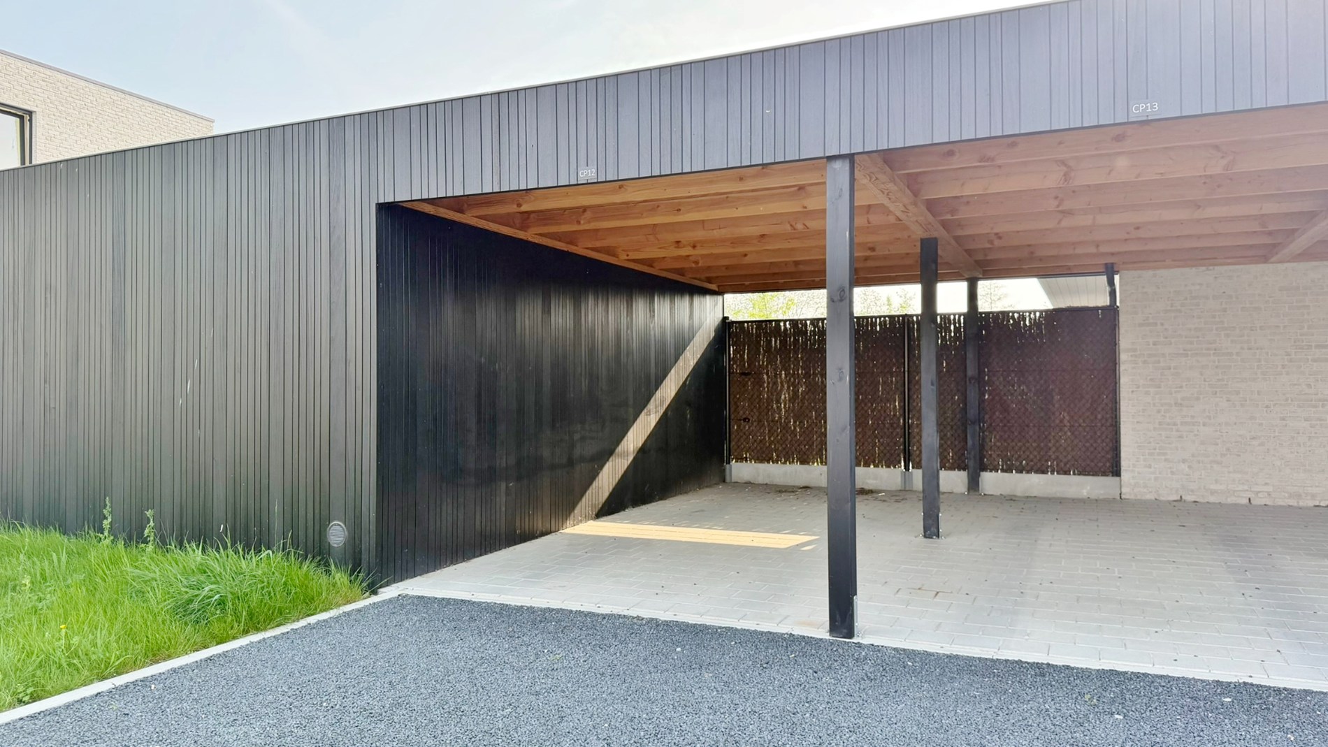 Carport te huur - volledig nieuw en onmiddellijk beschikbaarGelegen in het nieuwbouwproject 'Residentie Frezenberg'