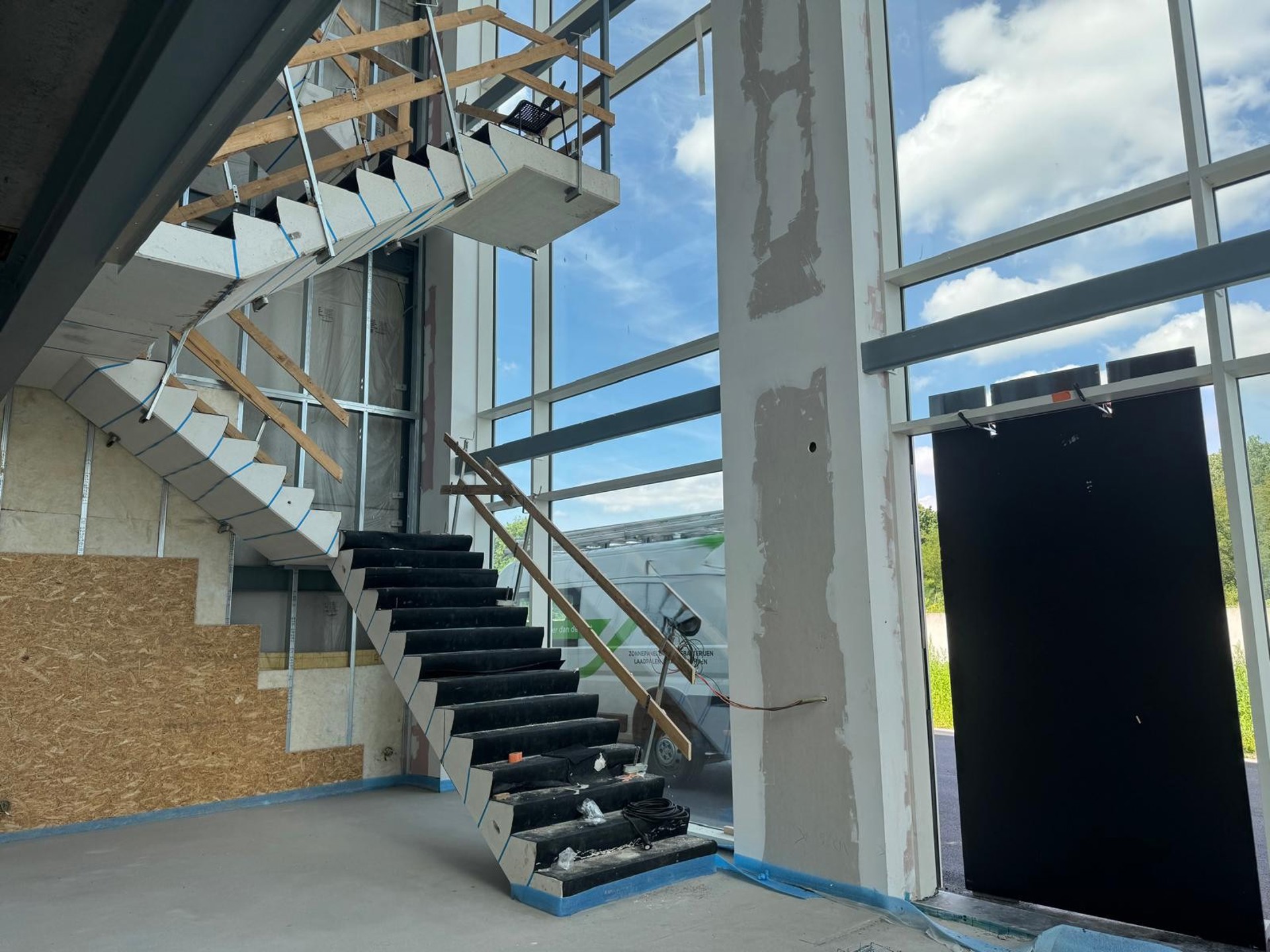 Nieuw modern bedrijfsgebouw met 1.500m² magazijn en kantoor   - foto 4