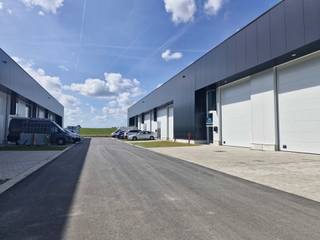 New SME project for sale in Lillois!Ideally located on the road linking Nivelles to Braine-l'Alleud, this magnificent project offers a 185 m² unit,...