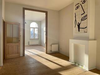 Welkom op het Zuid waar jouw leven een hippe wending neemt. Dit appartement op de derde verdieping is de ideale uitvalsbasis om van het...