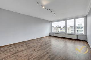 <p>We are pleased to present this fully renovated apartment, located in Ganshoren, Avenue de l’Exposition Universelle 17-19, within a well-maintained 1964 building. Offering 90m² of functional living space, this property combines modern comfort with a pleasant residential setting. The apartment features a bright 27m² living room, a 14m² kitchen, two bedrooms (15m² and 9m²), a bathroom with washing machine connection, and a separate toilet. At the rear, a small 2m² terrace provides a quiet outdoor spot. Electrical installation is not compliant. New collective condensing boiler installed in 2023, reversible air conditioning for year-round comfort, and PVC windows with double glazing. The roof above the apartment has also been renewed. The co-ownership includes 14 apartments. Property tax amounts to €1,400 per year. Monthly charges are approximately €230 (common areas, provision for heating and water). EPC rating: G. The apartment enjoys a sought-after location close to shops, schools, public transport, and major roads. The neighborhood is appreciated for its residential atmosphere, greenery, and easy connection to Brussels city center. IDEAL FOR EVERYBODY</p>