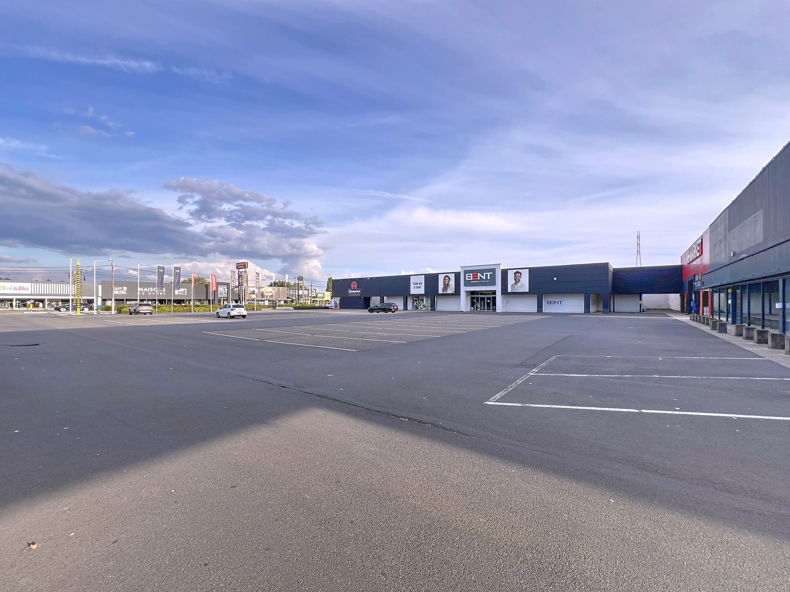 Instapklare baanwinkel op uiterst COMMERCIËLE TOP-ligging te Roeselare! - foto 5