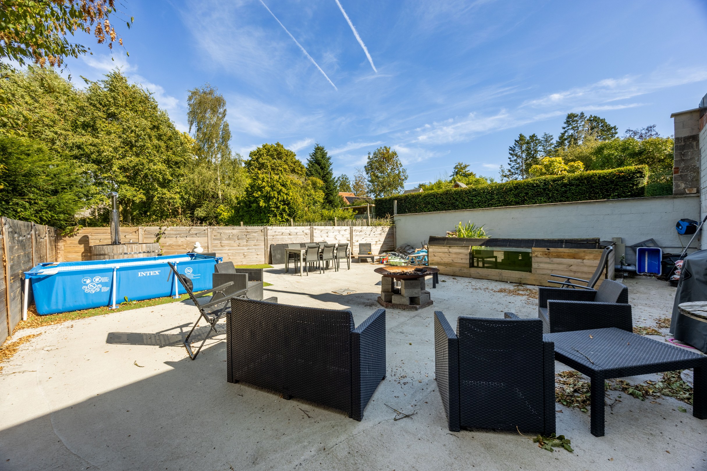 ALLEENSTAANDE GELIJKVLOERSE WONING MET MAGAZIJN EN COMMERCIELE RUIMTE - foto 4