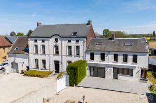 Contact Agence : Maxime Dekoninck - 0491 59 42 21. Votre Agence We Invest Charleroi & En Fagne vous propose cette magnifique bâtisse historique...