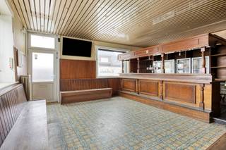 TE KOOP: Handelshuis in Bertem – Commercieel gelijkvloers met woonst, renovatieproject & ruime parkingDit handelshuis in Bertem biedt een unieke kans...