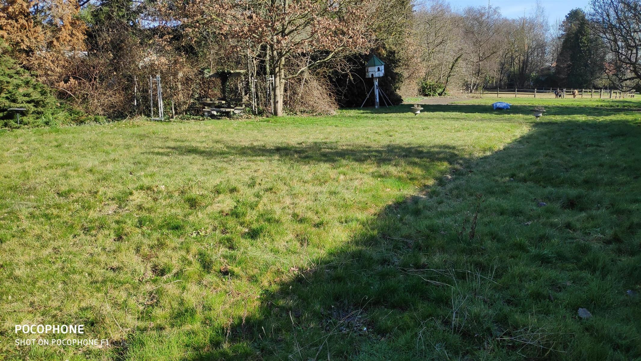 Residentieel gelegen bouwgrond op 2.084m² - foto 2