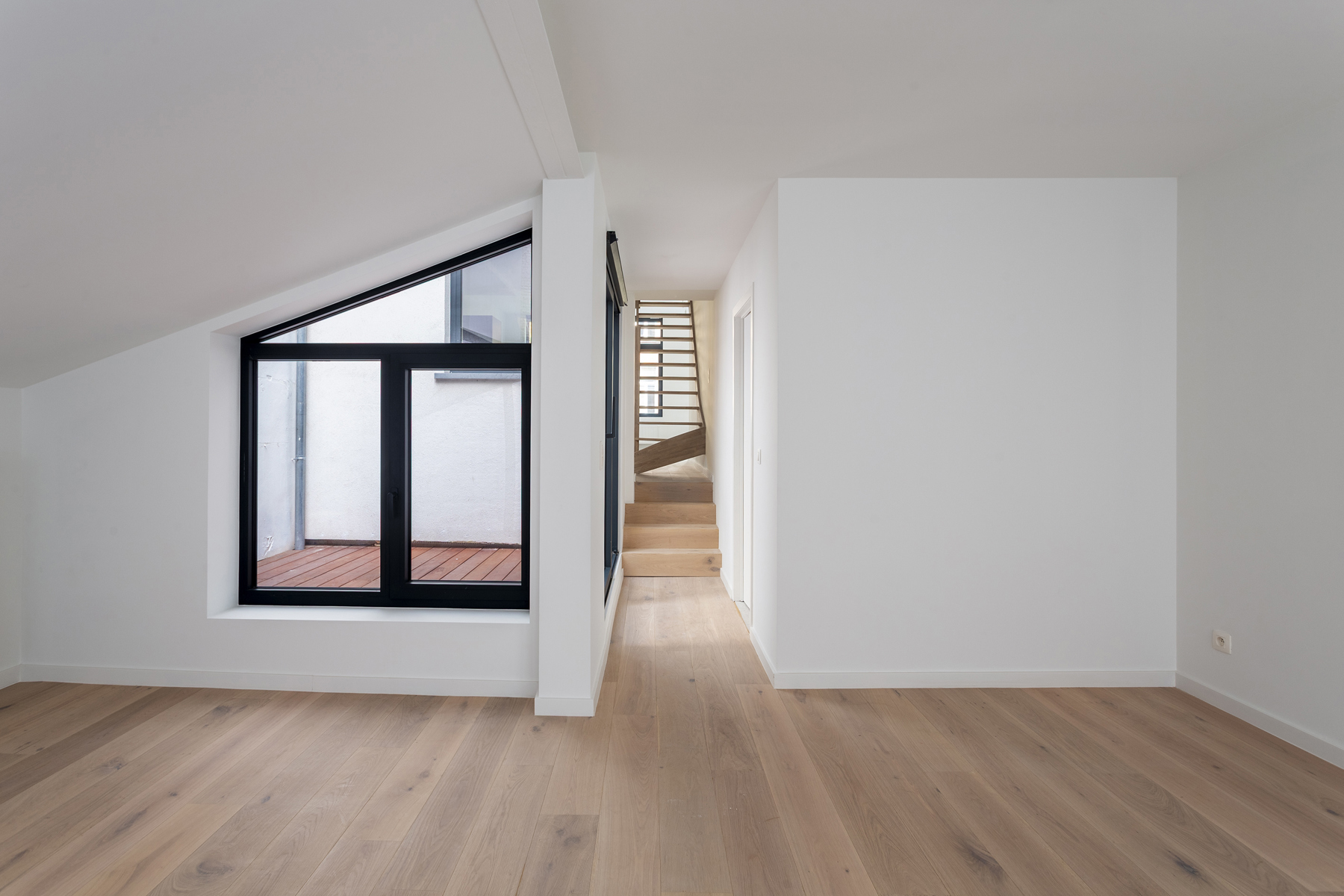 Gerenoveerde duplex met buitenruimte op het Zuid - foto 4