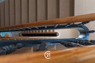 <p>Bent u op zoek naar een interessante investering met 4 verhuurde kamers in het centrum van Gent? Dan hebben wij precies wat u zoekt.</p><p>Deze 4 kamers bevinden zich in een statig herenhuis aan de Kasteellaan in Gent, met authentieke elementen en een karaktervolle uitstraling. Dankzij de centrale en gegeerde ligging nabij het stadscentrum is dit een bijzonder interessante locatie voor verhuur. In de onmiddellijke omgeving vindt u tal van winkels, gezellige horecazaken, scholen en andere dagelijkse voorzieningen. Ook het openbaar vervoer is uitstekend bereikbaar, waardoor zowel de verschillende campussen als het historische stadscentrum vlot bereikbaar zijn.</p><p>In het herenhuis bevinden zich 4 kamers, die momenteel alle vier verhuurd zijn met huurcontracten van één jaar. Hierdoor geniet u als investeerder meteen van een lopend huurrendement.</p><p>De vier kamers genereren momenteel samen € 25.188 aan jaarlijkse huurinkomsten. Het huidige netto rendement bedraagt 4,5%, wat deze eigendom tot een interessante investeringsopportuniteit maakt.</p><p>De combinatie van de centrale ligging, het karaktervolle herenhuis, de vier verhuurde kamers en het aantrekkelijke rendement maakt dit een interessante investering in Gent.</p><p>Interesse? Contacteer ons gerust voor meer informatie of om een bezoek in te plannen.</p>