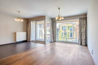De snelste manier om een bezoek te brengen aan dit appartement? Vraag je bezoek aan via de rode knop op onze website (www.dewaele.com) en je...