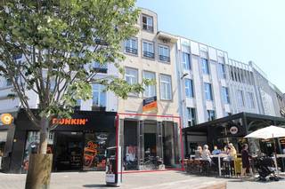 Op zoek naar een commerciële ruimte met maximale visibiliteit? Deze gelijkvloerse handelszaak van ca. 170 m² met bijkomende bruikbare kelderruimte...