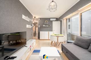 Welkom in dit charmant appartement dewelke te koop staat in het bruisende Blankenberge, waar de zeebries en de warme sfeer samenkomen. Gelegen in...