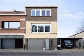 In de Sint-Antoniusstraat 26 in Sint-Niklaas ontdek je een verrassend ruime gezinswoning met 5 slaapkamers, tuin en garage, gelegen op een...