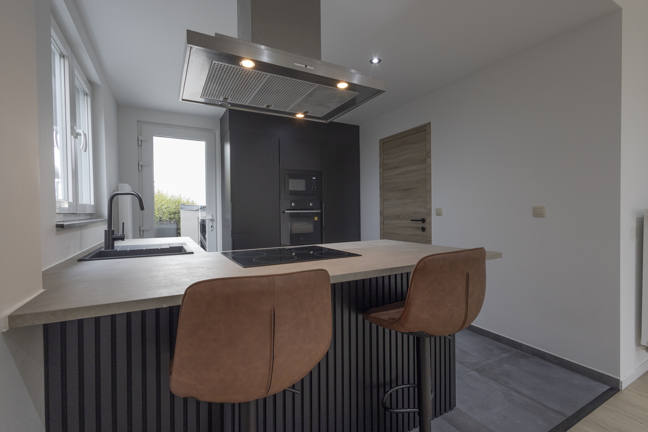 Gerenoveerde woning met 3 kamers, tuin, atelier en studio. - foto 3