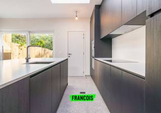 Deze volledig vernieuwde woning bevindt zich in het hart van het charmante Roesbrugge. Dankzij deze centrale ligging zijn diverse lokale...