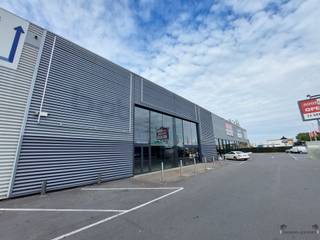   Business space for wholesale or free...