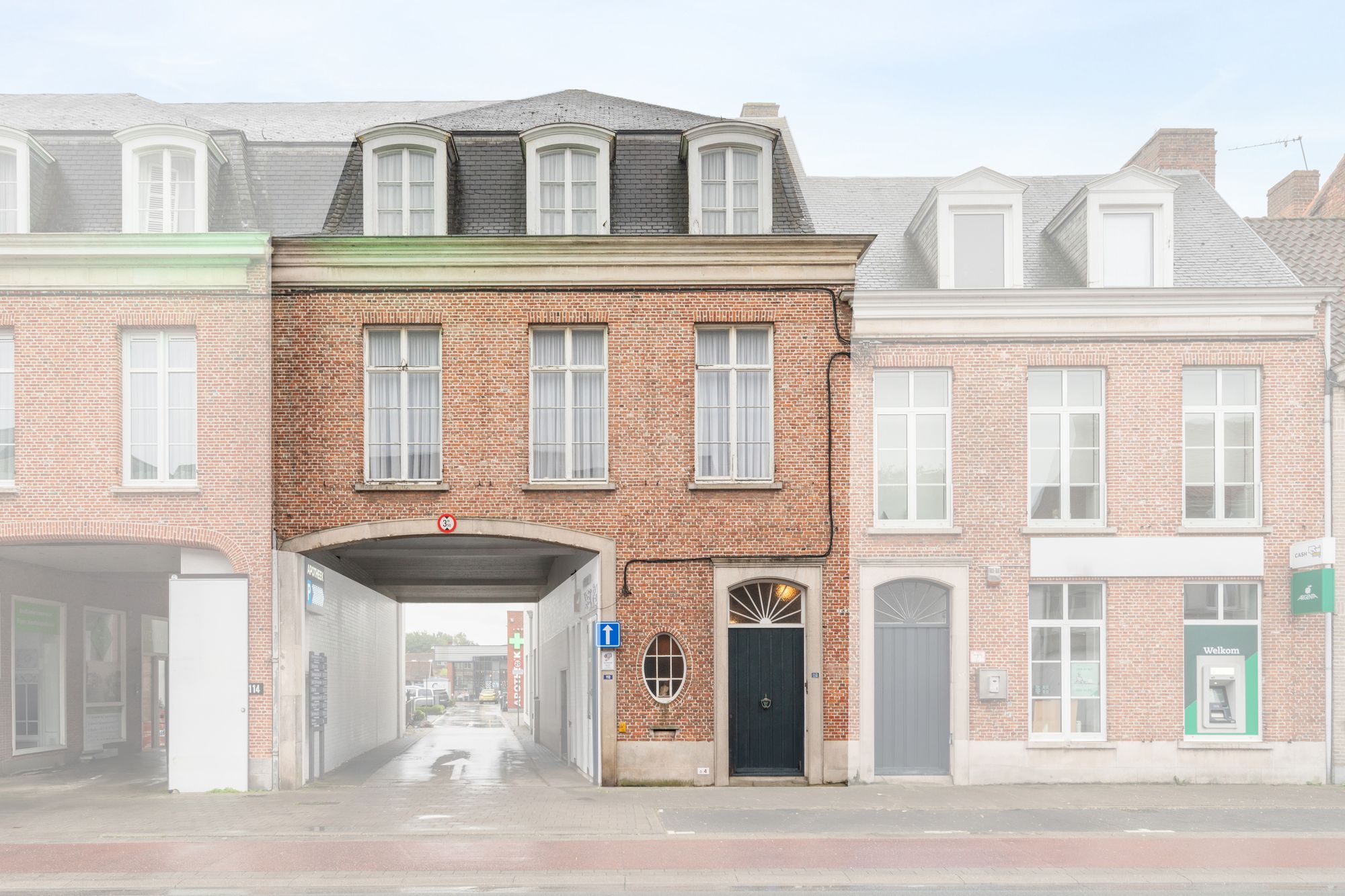 Authentiek appartement met charme en statige ruimtes in Eeklo. - foto 1