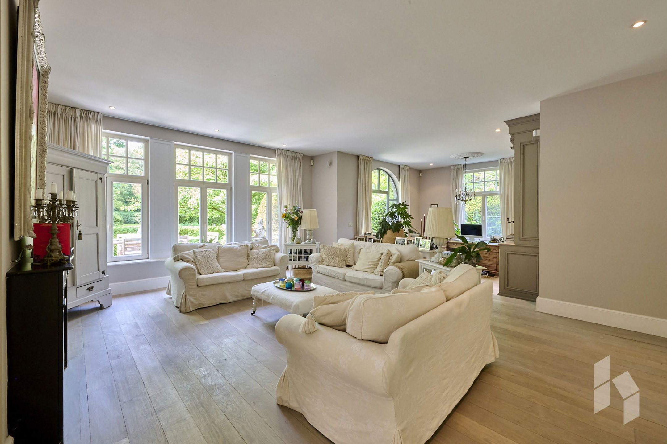 Prachtige villa met zwembad op een perceel van 2340 m². - foto 5