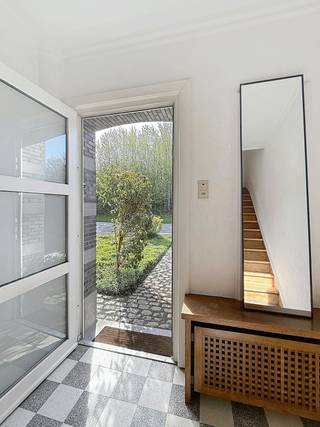 Zoek je een woning met ziel, ruimte en enorm veel potentieel? Dan moet je deze charmante en lichtrijke woning in Kortrijk gezien hebben! Het huis...