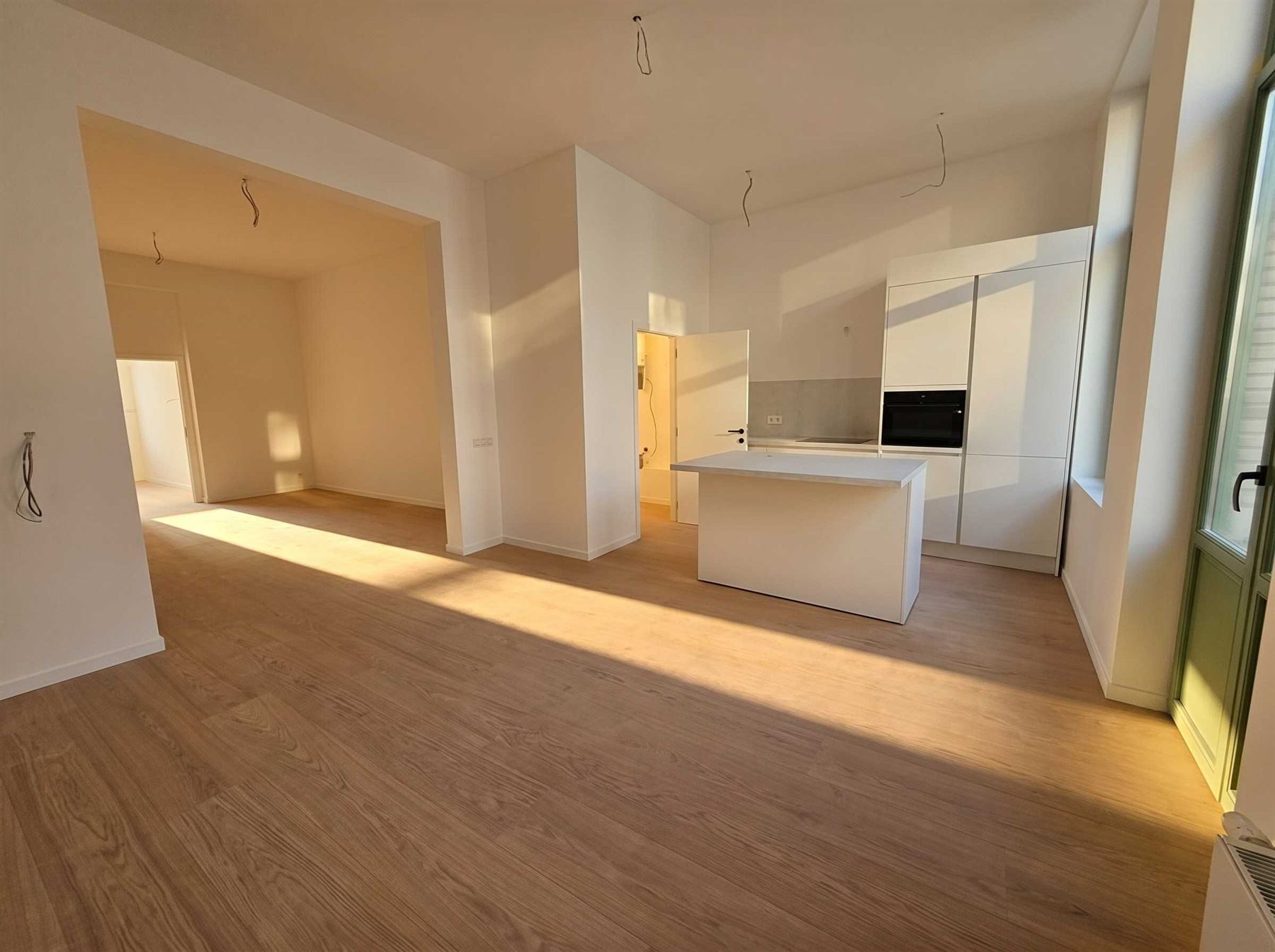Volledig gerenoveerd appartement van 65 m² met 1 slaapkamer en balkon nabij Zurenborg - foto 1