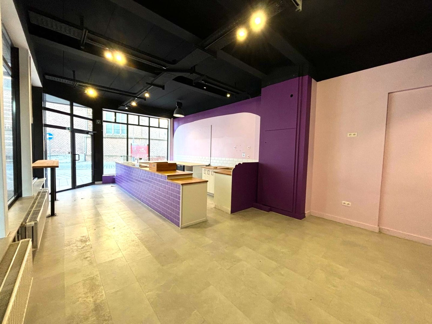 Opbrengsteigendom bestaande uit 1 handelsruimte met 3 bovengelegen appartementen - foto 2