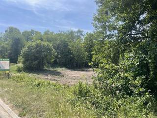 Residentieel gelegen bouwgrond In de wijk Bret-Gelieren, nabij Kattevenia en het ZOL.Dit bouwrijp perceel van 9a10ca en een straatbreedte van 22m...