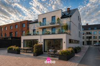 6% btw mogelijk, op een perfecte ligging in het centrum van Ardooie...Dit duplex appartement bevindt zich op de tweede en derde verdieping en heeft...