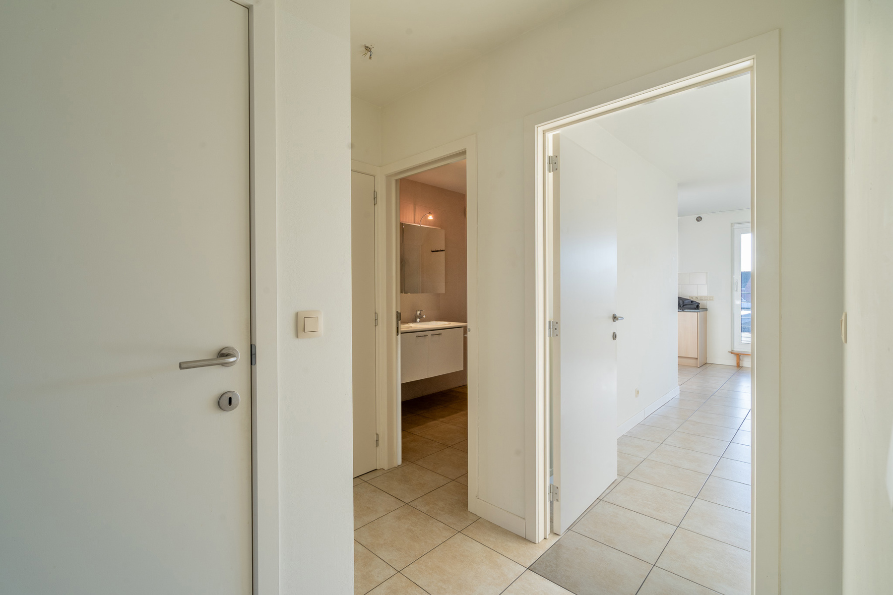 CENTRAAL GELEGEN 2 SLAAPKAMER APPARTEMENT OP 1STE VERDIEPING - foto 3