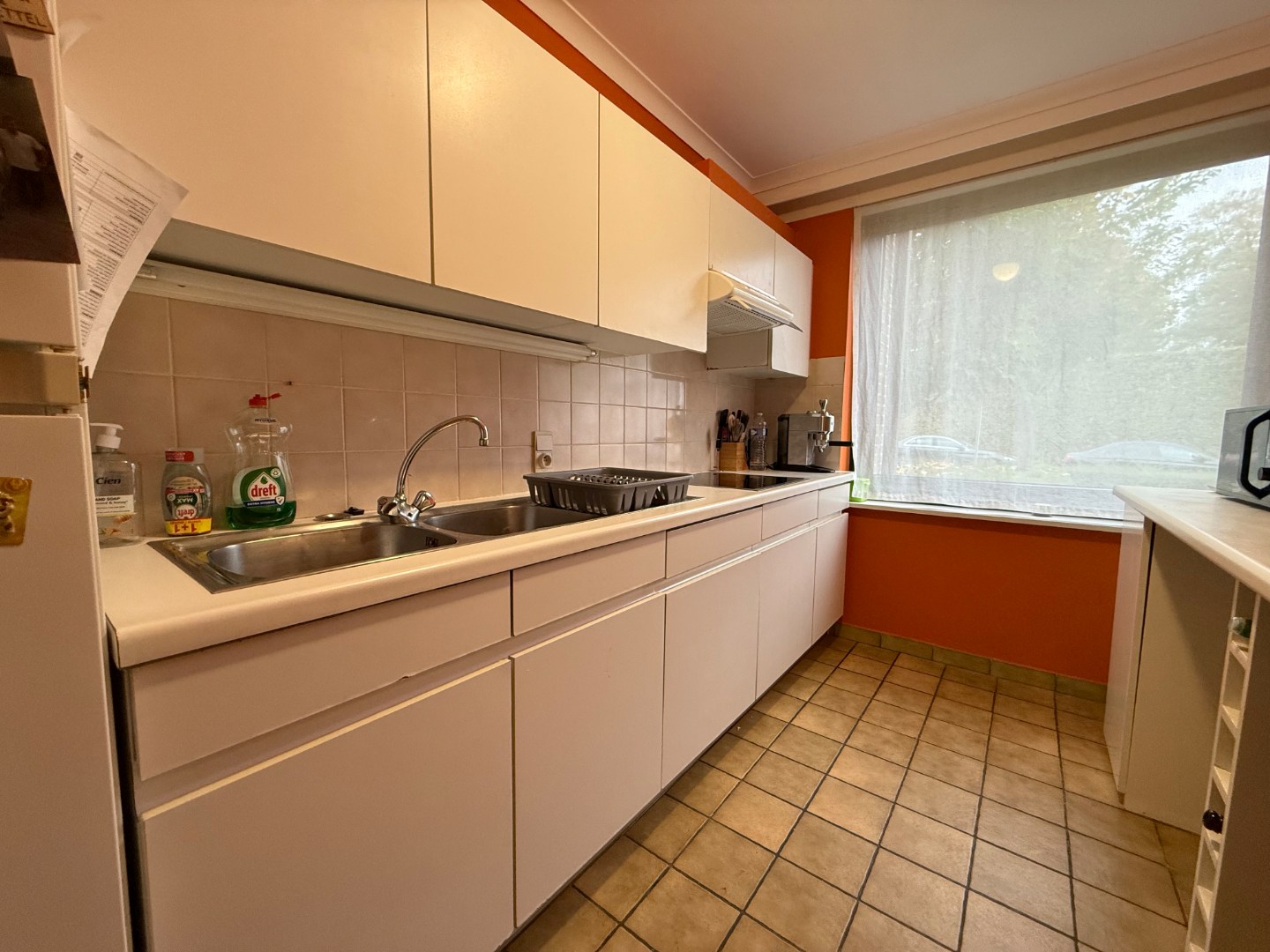 Ruim drie-slaapkamerappartement met garagebox in centrum Tielt! - foto 4