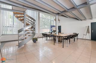 Dit charmante en karaktervolle duplex-kantoor, gelegen in het voormalige ‘Don Bosco’-schoolgebouw in Willebroek, ademt sfeer en geschiedenis...