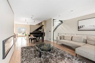 Op zoek naar een moderne, goed onderhouden woning met een uniek loft-gevoel in het hart van Kruibeke? Dan is dit pand absoluut iets voor jou. Deze...