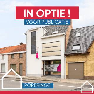 REEDS IN OPTIE VOOR PUBLICATIE: Instapklare woning met tuin en polyvalente praktijkruimte in Poperinge <br /><br />bekijk de vastgoedvideo: https://youtube.com/shorts/5KO52VGnrzY<br /><br />Op zoek naar een instapklare woning met tuin én tal van mogelijkheden? Deze ruime woning in de Ieperstraat 238 ligt binnen de ring van Poperinge, vlak bij het centrum, scholen, station en winkels. Dankzij de voormalige praktijkruimte is de woning ideaal voor jonge gezinnen, zelfstandigen of vrije beroepen.<br /><br />Indeling:<br /><br />Gelijkvloers: ruime inkomhal met grote berging en toegang tot de voormalige praktijkruimte, ideaal als schoonheidssalon, kinesistenpraktijk, atelier, kantoor, ... Deze ruimte kan eveneens worden ingericht als extra slaapkamer(s) of leefruimte. Verder zijn er een bureau, toegang tot de kelder, apart toilet, badkamer met lavabomeubel en aansluiting voor douche, en een praktische wasberging.<br /><br />Eerste verdieping: ruime leefruimte met gezellige houthaard en aansluitend een open, uitgeruste keuken.<br /><br />Tweede verdieping: twee slaapkamers en badkamer met ligbad, douchecel, dubbele lavabo en toilet.<br /><br />Verder beschikt de woning over een zolder en een aangename tuin met terras.<br /><br />Troeven:<br /><br />* Instapklaar<br />* Gunstig EPC label C<br />* CONFORME keuring elektriciteit<br />* Centrale ligging binnen de ring van Poperinge<br />* Tuin met terras<br />* Polyvalente praktijkruimte<br />* Mogelijkheid tot extra slaapkamers <br />* Ideaal voor zelfstandigen en vrije beroepen<br />* 2 slaapkamers met uitbreidingsmogelijkheden<br /><br />Een veelzijdige woning met heel wat mogelijkheden op een centrale ligging in Poperinge. Ideaal voor jonge gezinnen die op zoek zijn naar een woning die met hen kan meegroeien, of voor zelfstandigen die wonen en werken onder één dak willen combineren.<br /><br />Plan snel jouw bezoek in met Sophia!